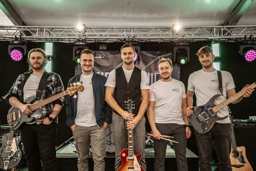 Copyright: © Miriquidi Band