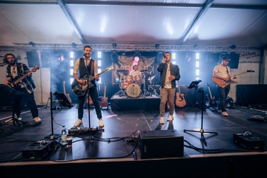 Copyright: © Miriquidi Band